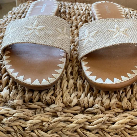 Super cute embroidered canvas slip on’s - Picture 2 of 6